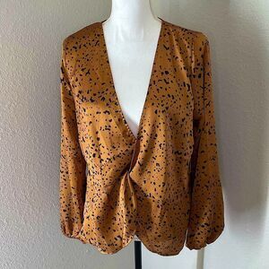 Gilli by Versona burnt orange long sleeve wrap top